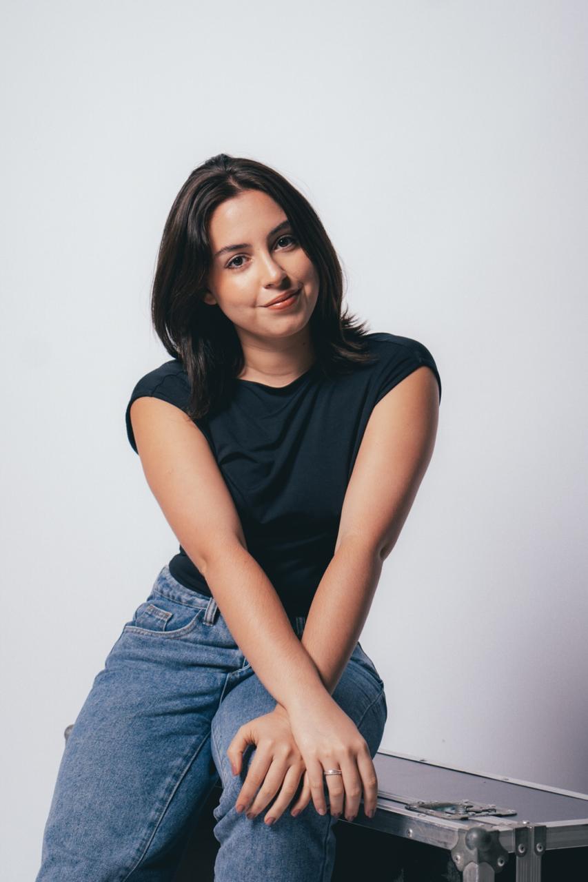 Ana Clara Manzi - Estudante de Rádio e tv